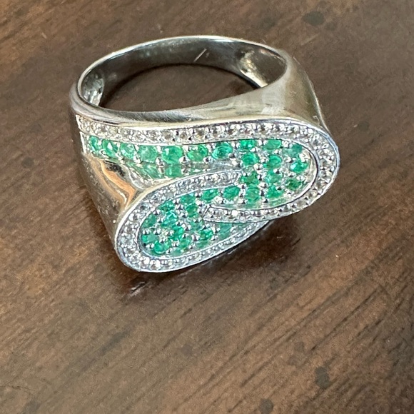Emerald Green and Swarovski Crystal Ring in Sterling Silver. Size 8. 💚🤍 - Picture 5 of 7